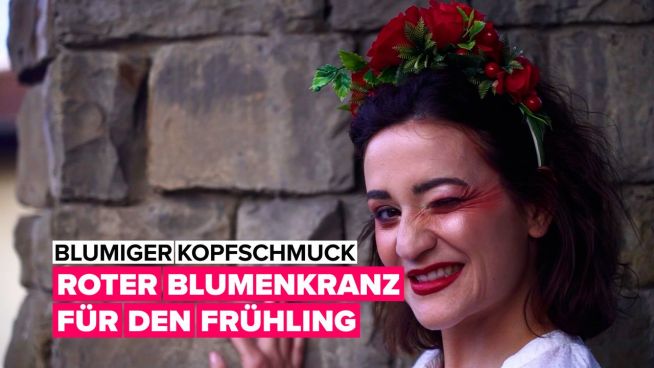 Blumiger Kopfschmuck: Roter Blumenhaarreif